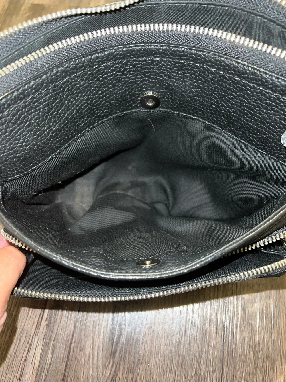 Pebbled Classic Black Leather Crossbody Bag - Picture 6 of 12